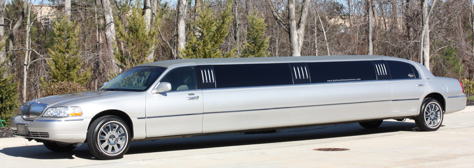 Platinum Limo’s Lincoln Town Car Limousine